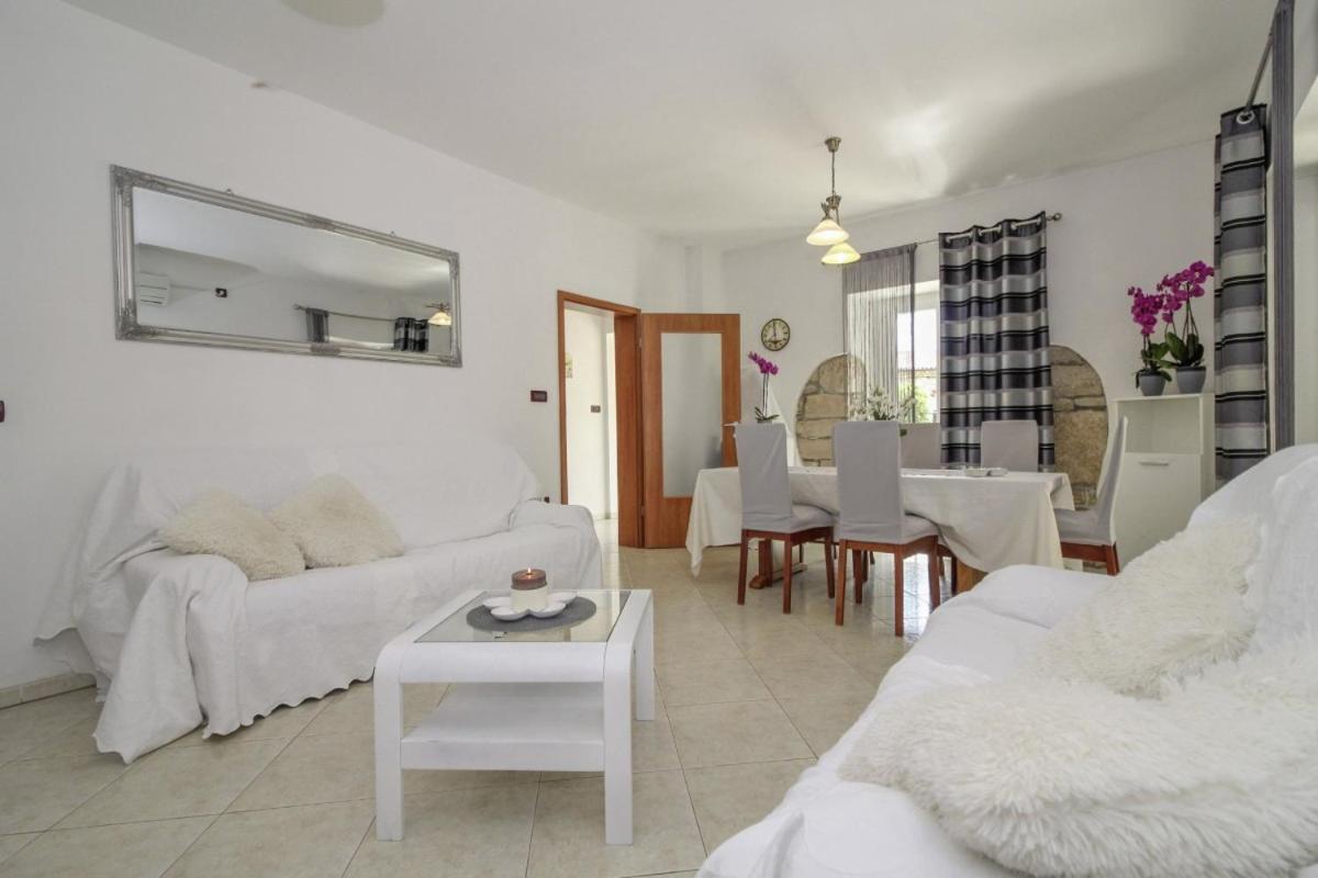 Vila Tiffany In Grabri Barban Exteriér fotografie