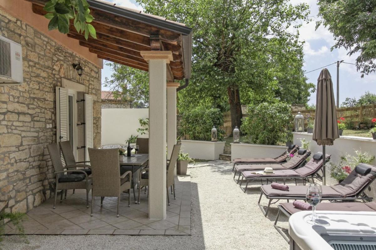 Vila Tiffany In Grabri Barban Exteriér fotografie