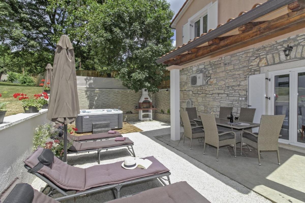 Vila Tiffany In Grabri Barban Exteriér fotografie
